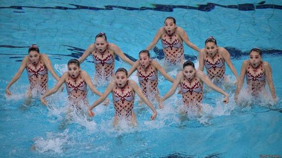 Hilarious faces synchronized swimming